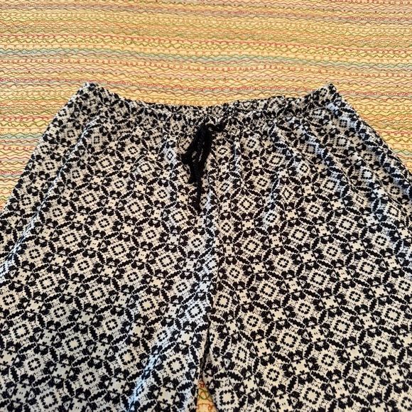 Xhilaration Bell-Bottom Black and White Casual Pants Size Medium - Picture 5 of 7